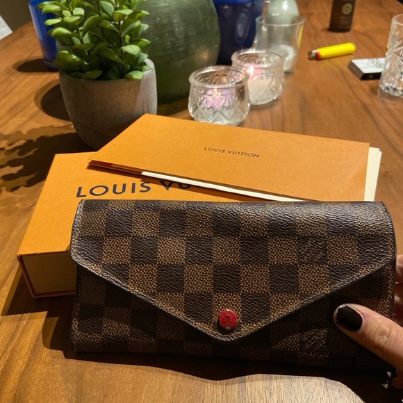 LOUIS VUITTON JOSEPHINE WALLET - Picture 1 of 4